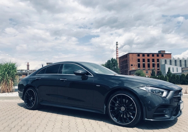 Mercedes-Benz CLS cena 300000 przebieg: 105700, rok produkcji 2018 z Góra małe 154